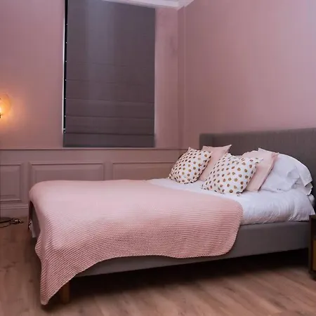 Luxurious Stunning 2bedroom Apartment *