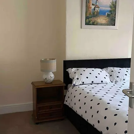 Clevedon House Apartment