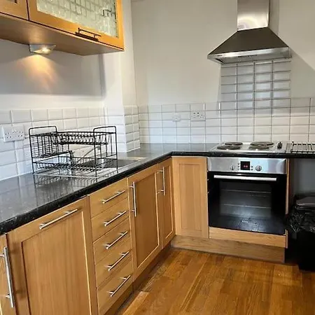 Lejlighed Duplex - 2 Double Bedrooms & 2 Bathrooms - Near Ao Arena, Sleeps 4 *