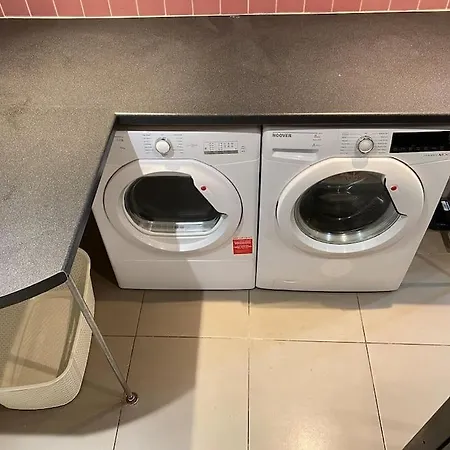 7 Bed - Spacious House - Central マンチェスター