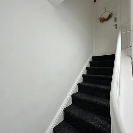 2 Bedroom Flat Close To City, Stadium And Coop Arena Apartment