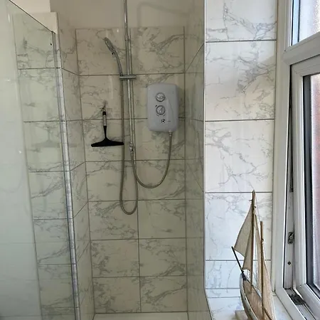 Apartman 2 Bedroom Flat Close To City, Stadium And Coop Arena *