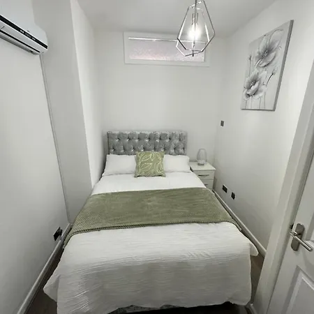 2 Bedroom Flat Close To City, Stadium And Coop Arena * Manchester