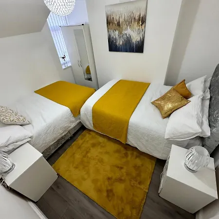 2 Bedroom Flat Close To City, Stadium And Coop Arena Manchester