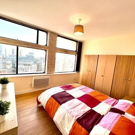 아파트 Two Bedroom With Kitchen Facility *