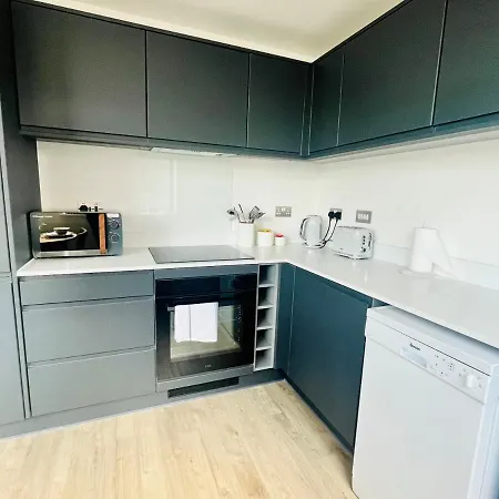 Fully Furnished One Bed In Old Trafford 아파트