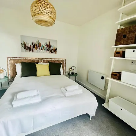 아파트 Fully Furnished One Bed In Old Trafford