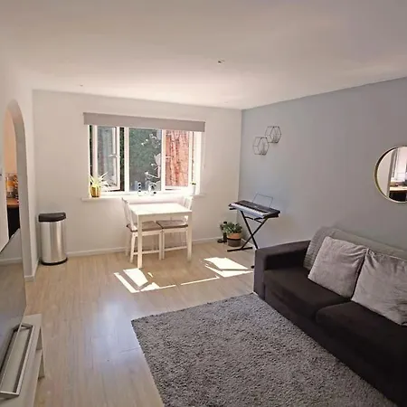 Entire 2 Bed In * Manchester