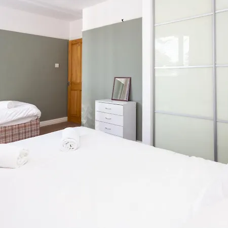 Pass The Keys Spacious 3-bed House With Garden In Leafy South Ferienhaus Manchester