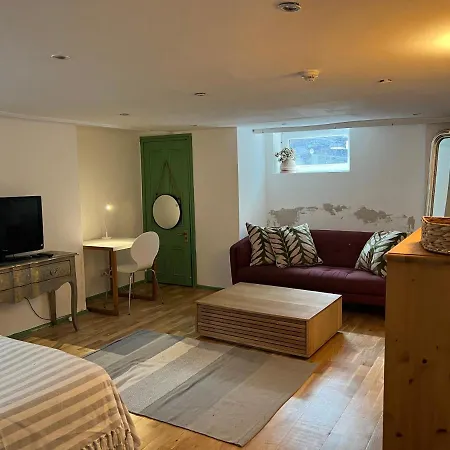 Spacious Basement Studio * Manchester