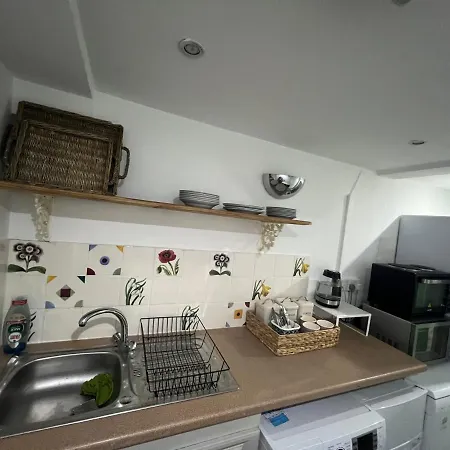 Spacious Basement Studio * Manchester