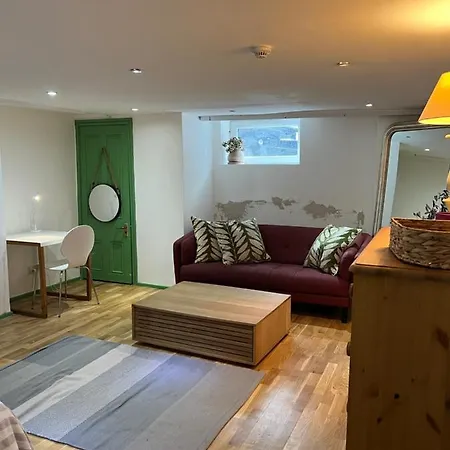 Spacious Basement Studio * Manchester