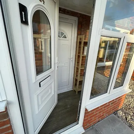 House Near Centre & Etihad, Free Parking & Garden Apartmán