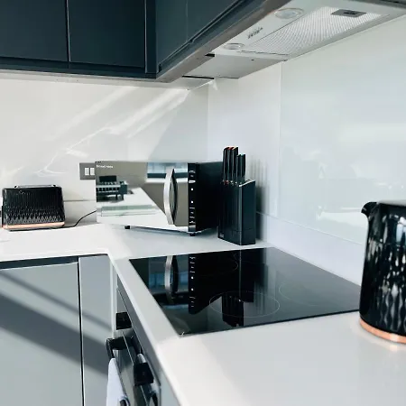 Lovely Available In Old Trafford Apartment Manchester