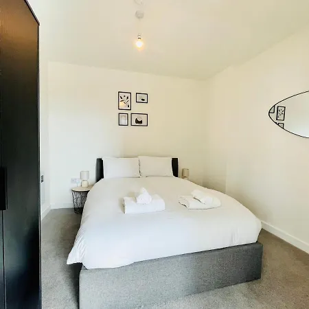 Lovely Available In Old Trafford Apartment Manchester