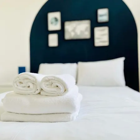 Bright And Spacious 2 Bed Apt - Sleeps Up To 6 *