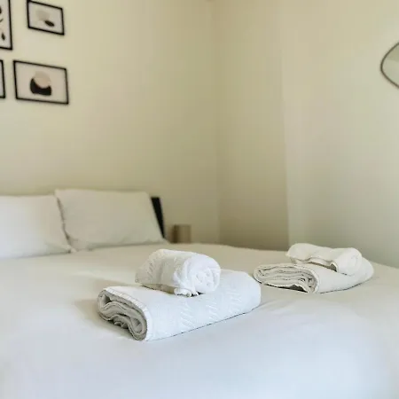 Lovely Available In Old Trafford Apartment Manchester