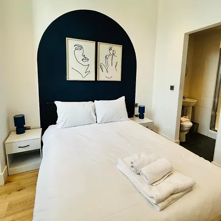 Bright And Spacious 2 Bed Apt - Sleeps Up To 6 * Manchester