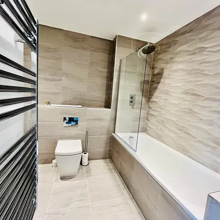 Newly Refurbished One Bedroom Apartmán