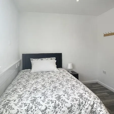 Apartment Bright, Warm & Cozy House In Harpurhey *