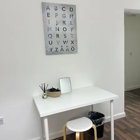 Bright, Warm & Cozy House In Harpurhey Manchester
