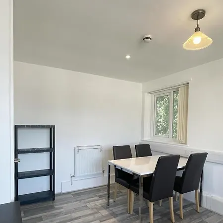 Bright, Warm & Cozy House In Harpurhey * Manchester