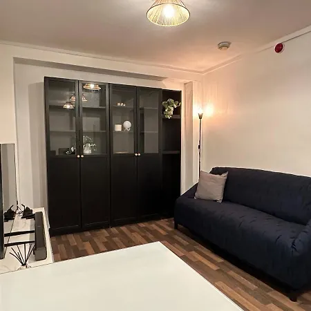 Bright, Warm & Cozy House In Harpurhey *