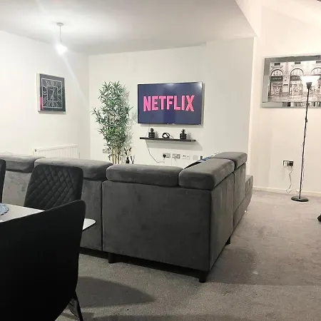 Secure Parking 3 Bedroom Stylish House With Garden Appartement Manchester