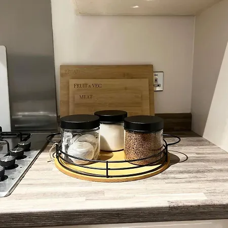 Secure Parking 3 Bedroom Stylish House With Garden Appartement