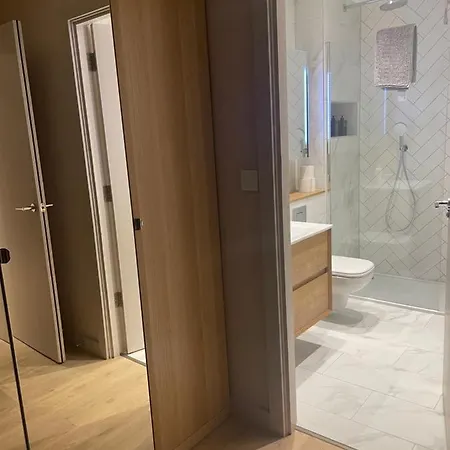 M1 Centre 3 Bed 3 Bath Luxe Penthouse *