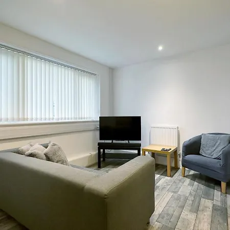 Bright, Warm & Cozy House In Harpurhey