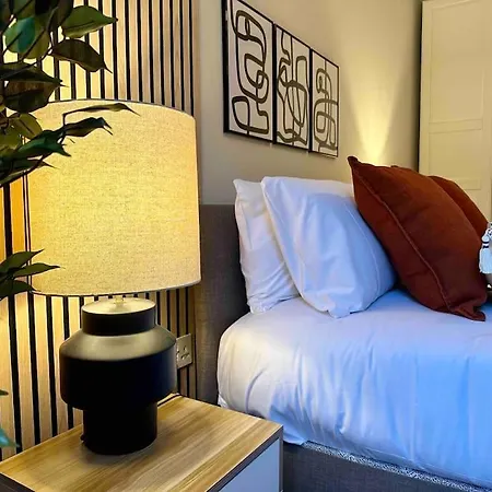 Luxury 2 Bed 2 Bath Manchester