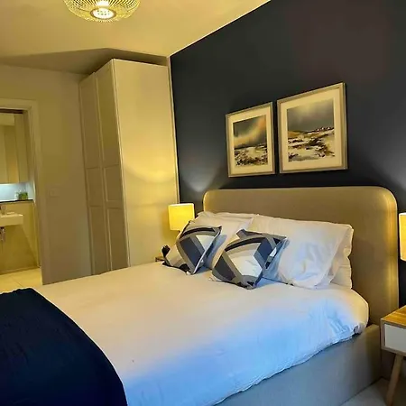 Luxury 2 Bed 2 Bath Central Manchester Apartment