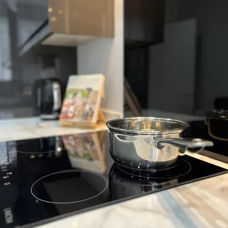 Modern 3-bed Stay-away-home Sleeps 6 Nr