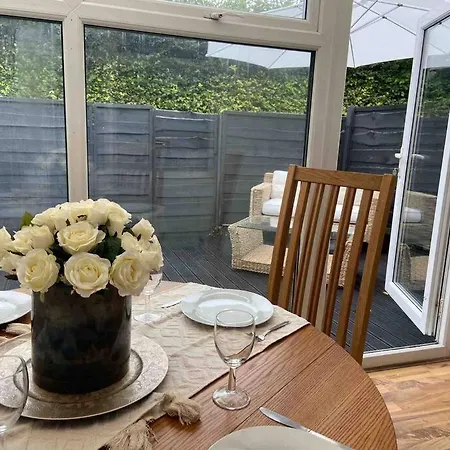 Holiday home - Eccles - Business - Contractors - Families - Discounts Available Manchester