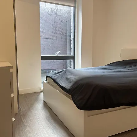 Charming 2-bed In Salford Newly Built Apartment *