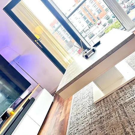 Apartment Unparalleled Convenience! Luxury Manchester