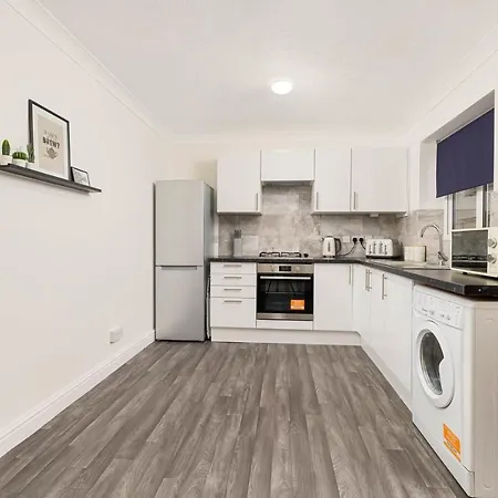 Spacious Three-bedroom House By Real Lush Properties In Plant Hill House Holiday home