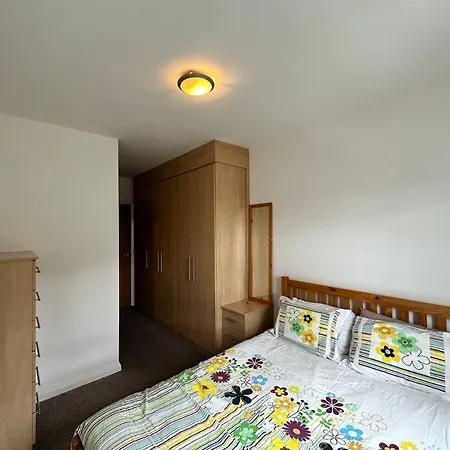 2 Double Bedrooms Flat At The End Of Centre *