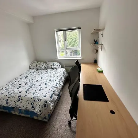 2 Double Bedrooms Flat At The End Of Centre