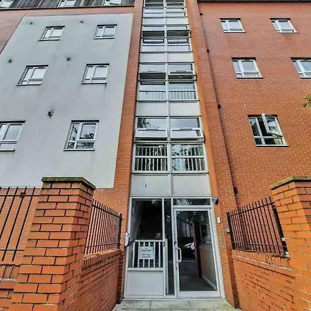2 Double Bedrooms Flat At The End Of Centre