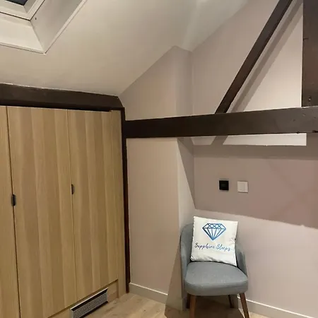 M1 Centre 3 Bed 3 Bath Luxe Penthouse Apartment *