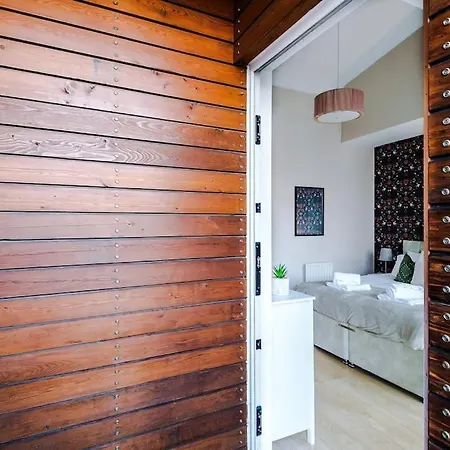 Tranquil 3 Bedroom Retreat With Parking