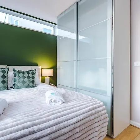 Tranquil 3 Bedroom Retreat With Parking *