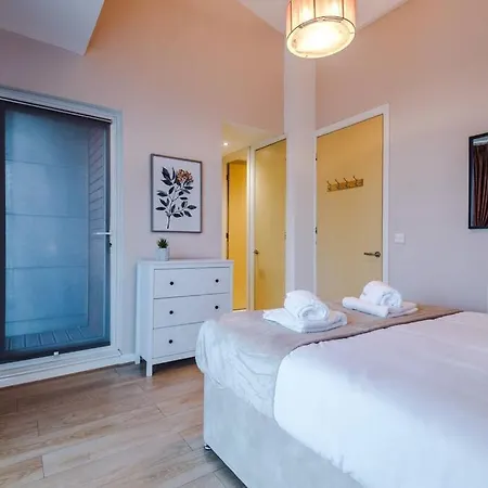 Tranquil 3 Bedroom Retreat With Parking Holiday home *