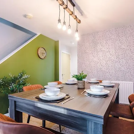 Holiday home Tranquil 3 Bedroom Retreat With Parking Manchester