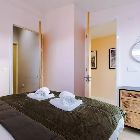 Tranquil 3 Bedroom Retreat With Parking