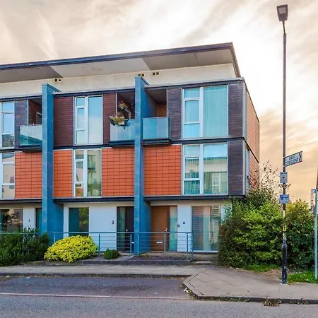 Tranquil 3 Bedroom Retreat With Parking