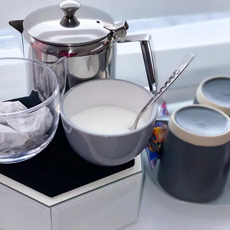 Royal At Coop Live Etihad, Sports Alojamento de Acomodação e Pequeno-almoço 3*