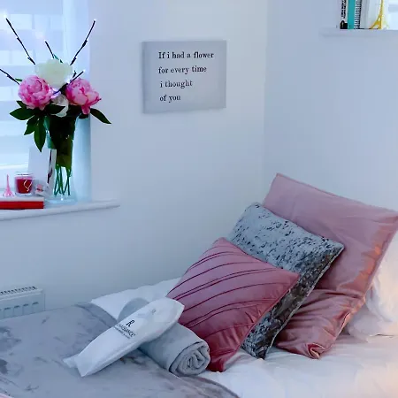 Bed & Breakfast Royal At Coop Live Etihad, Sports *